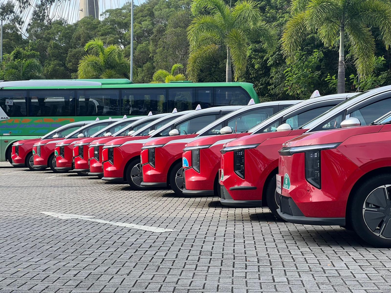 Phone taxi 車隊側面相片